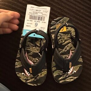 Reef Kids Green Camo Shark Flip Flops